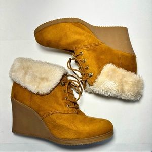 WhiteMT. | Tan Suede Wedge Heel Lace-up Booties w/ Faux Fur | Size 10